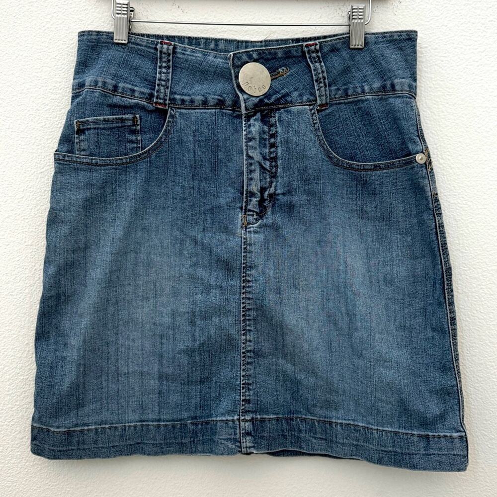Y2K denim skirt with large button